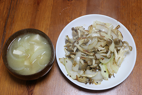 味噌汁・きのこ炒め