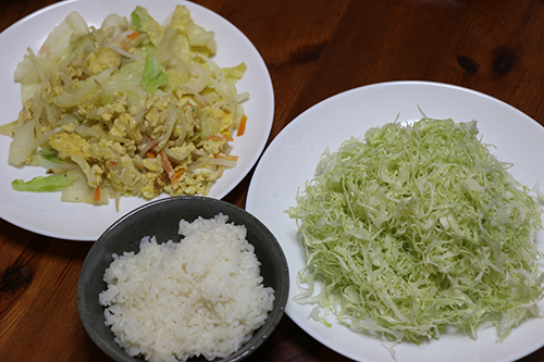 たまご野菜炒め、キャベツにご飯の朝食