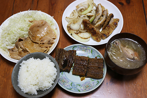 うなぎと豚の生姜焼きとんかつとお汁の朝食