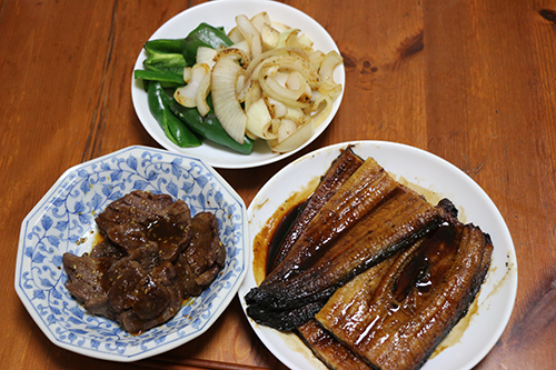タンとうなぎと野菜炒めの朝食