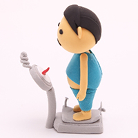体重計に乗る男の人