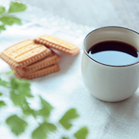 クッキーにコーヒー