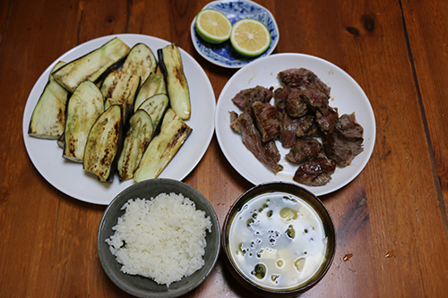 茄子・焼き肉・かぼす・味噌汁・白ご飯